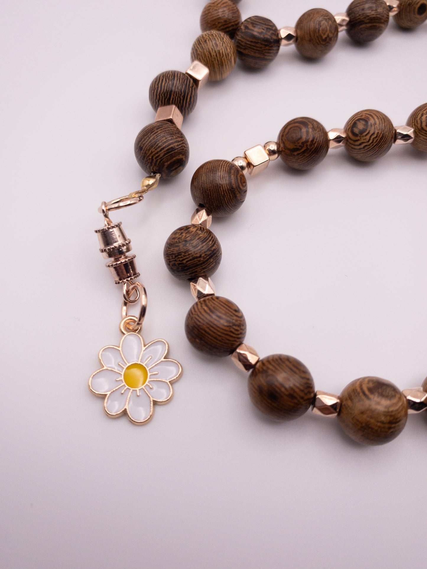 wooden sebha with daisy
